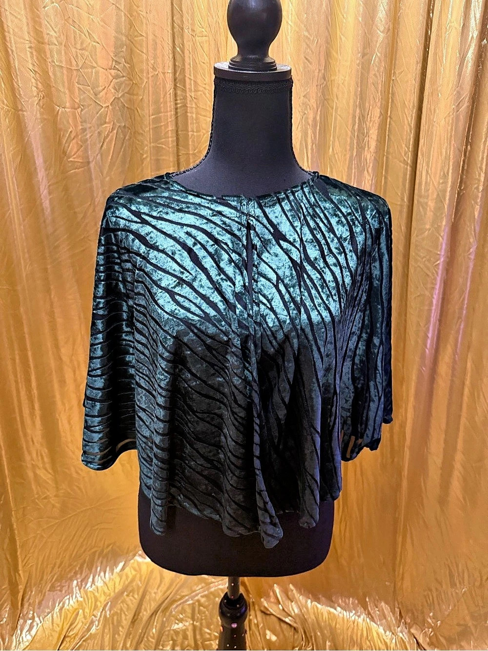 Disney Studios Costume Depr Zebra Striped Green Cape Onesize Velcro enclosure
